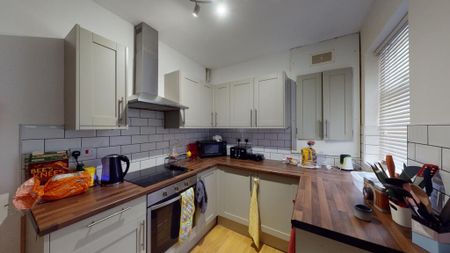 4 bedroom terraced house to rent - Photo 4