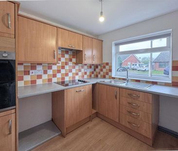 2 bedroom semi-detached bungalow to rent - Photo 6