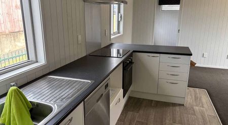 Sunny 3 bedroom home - Photo 4