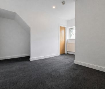 3 Bedroom Flat To Let - HP11 - Photo 2
