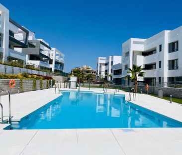 Middle Floor Apartment in Estepona - Photo 1