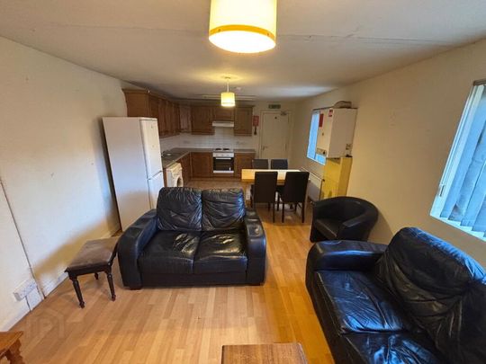 Great Location, 122b Fitzroy Avenue, Queens Quarter, Belfast, BT7 1HX - Photo 1