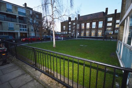 1 bedroom in a flat share to rent - Photo 3