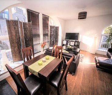 2 bedroom flat to rent - Photo 1