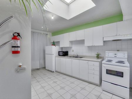 For Lease - 1584 Dundas Street Unit# Apt #2, Toronto, Ontario - Photo 5