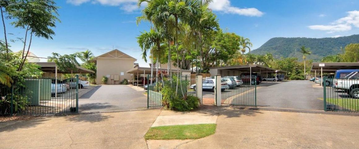 GROUND FLOOR RENOVATED - 2 BEDROOM UNIT! - Photo 1