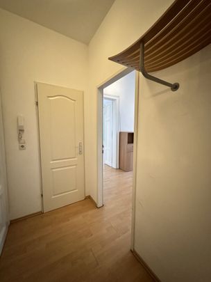 Sehr großzügige 3-Zimmer-Wohnung gegenüber der Kunstuniversität in Best Lage – WG geeignet – Provisionsfrei! - Photo 1