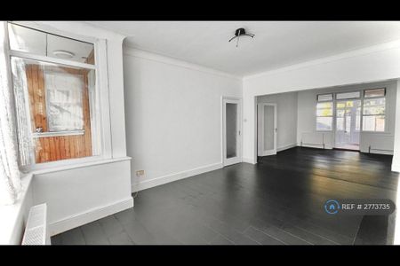 3 bedroom terraced house to rent - Photo 3