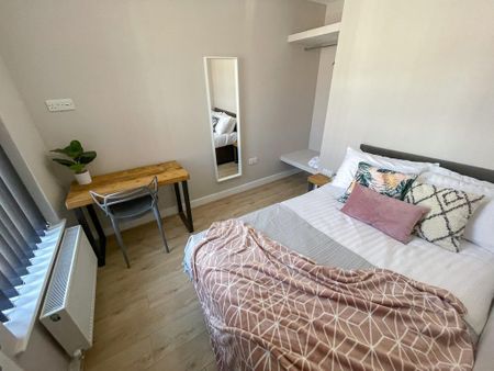 6 bedroom terraced house to rent - Photo 3