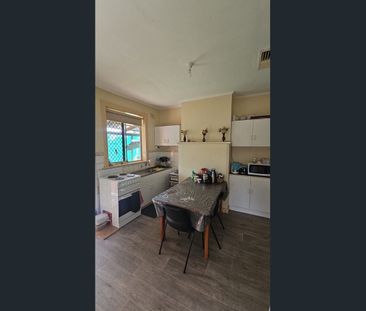 Fabulous location, walk to Salisbury CBD and railway station only m... - Photo 6