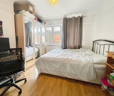 Harvest Road, Englefield Green, Egham, Surrey, TW20 0QS - Photo 1