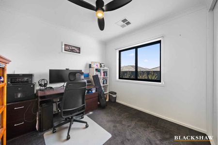 Spacious & Solar-Powered Home - Photo 5