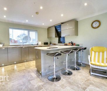 3 bedroom semi-detached house to rent - Photo 6