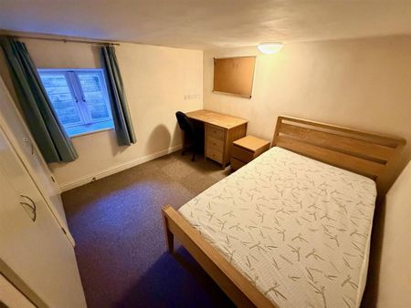 1 bedroom in a house share to rent - Photo 2