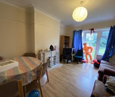 4 bedroom semi-detached house to rent - Photo 1