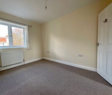 2 bedroom Semi-Detached House to let - Photo 3