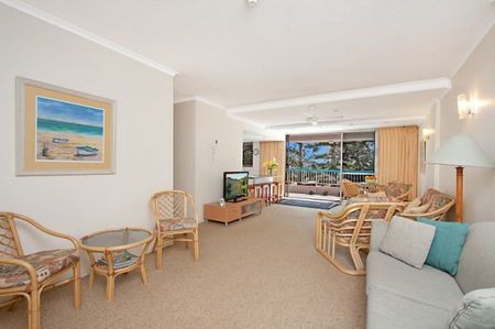 Immaculately Presented Unit in Rainbow Bay - Perfect for Entertaining - Photo 2