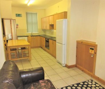 Great House ~ All Bedrooms Upstairs, 45 Agincourt Avenue, Queens Qu... - Photo 4