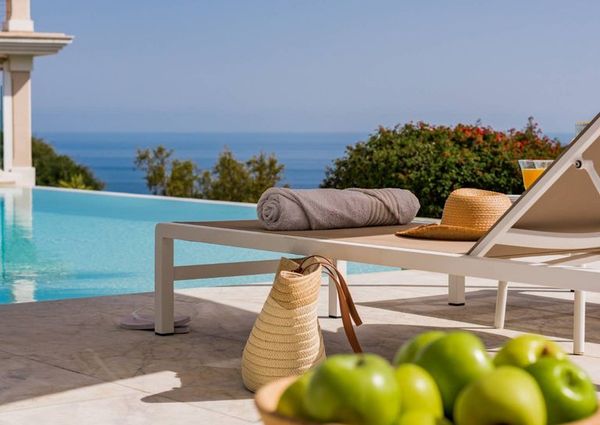 Luxury Villa for rent in Marbella Del Este, Andalusia