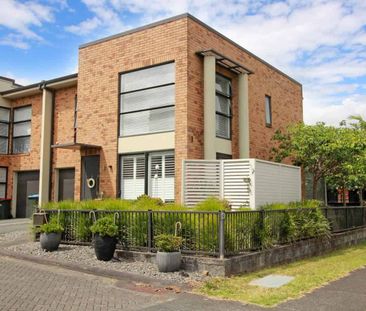 THREE BEDROOM FAMILY HOME - Photo 2