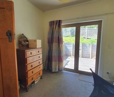 Sunny 2 bed flat, private deck and patio - Photo 3