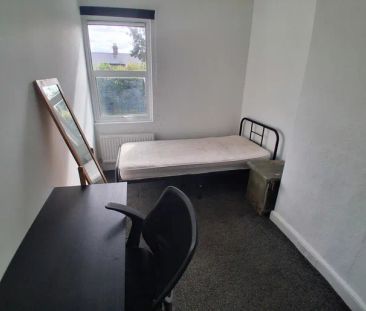 Mackenzie Road, Cambridge £3,550 pcm ⓘ The monthly or weekly paymen... - Photo 3