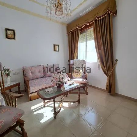 Alquiler de piso en Calle Velarde - Photo 1