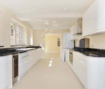 Manor Way, Onslow Village, GU2 - Photo 2