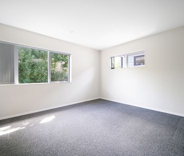 Modern Living - Secure & Sunny - Photo 5