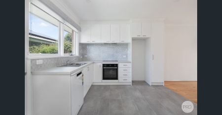 UPDATED TWO BEDROOM UNIT - CONVENIENT LOCATION! - Photo 4