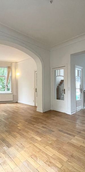 Huis te huur in Etterbeek voor € 3.450 met 5 slaapkamers - Photo 1