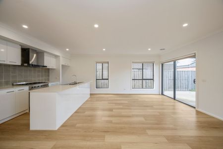 23 Oxbow Street, Mickleham, VIC 3064 - Photo 3