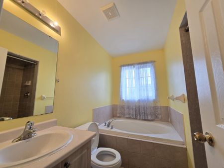 For Lease - 5054 Intrepid Drive, Mississauga, Ontario - Photo 4