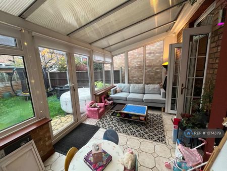 3 bedroom terraced house to rent - Photo 3