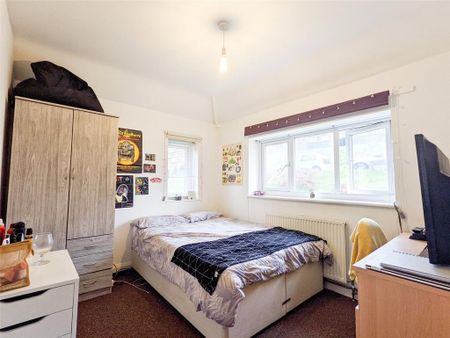 4 bedroom semi-detached house to rent - Photo 5