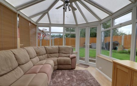 Waterlow Close, TF2, Priorslee - Photo 2