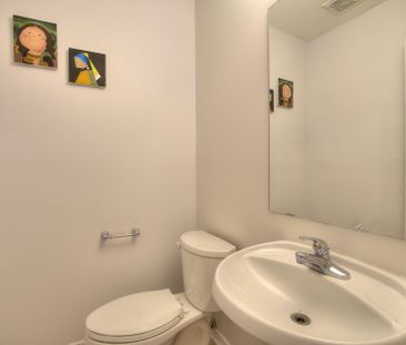 For Lease - 9 Picnic Street, Richmond Hill, Ontario - Photo 2