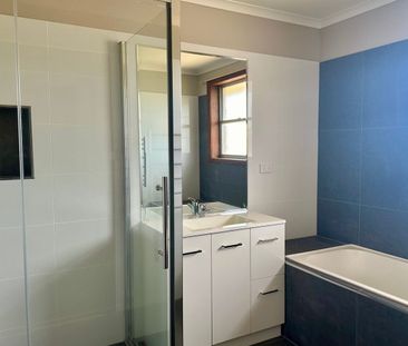 Tidy home with large yard - Photo 5