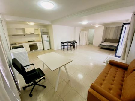 1 bed 1 bath(Inclusive of bills) - Photo 5