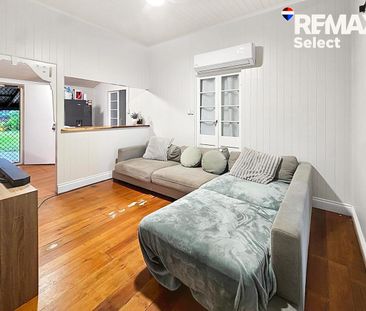 Cottage style home in great Location - Photo 2