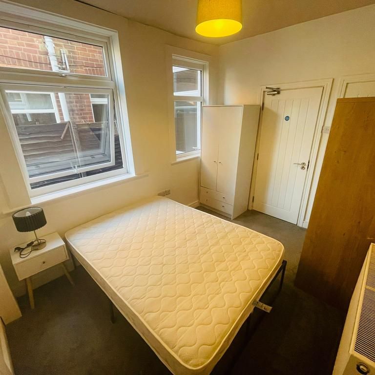 1 bedroom in a house share to rent - Photo 1