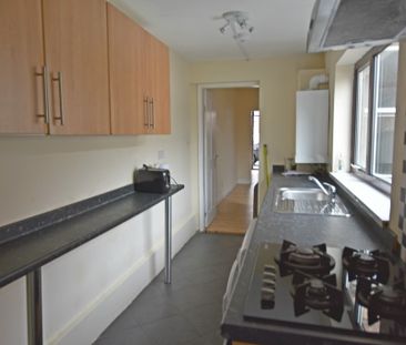 3 Bedroom Mid Terraced House - Photo 4