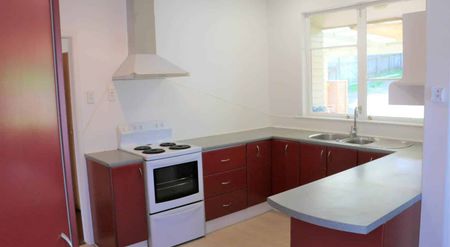 Charming Elevated 3-Bedroom Home in Blockhouse Bay - Photo 4