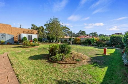 THREE BEDROOM HOME ! - Photo 2