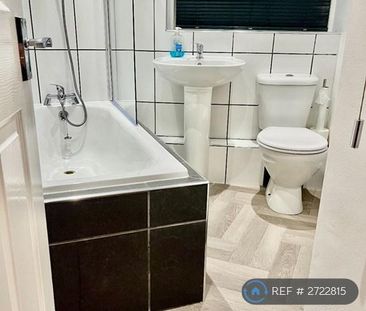 2 bedroom end of terrace house to rent - Photo 4