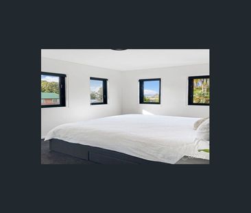 Stunning 3 Bedroom Home - Photo 2