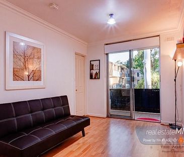 Centrally Located Apartment - Photo 6