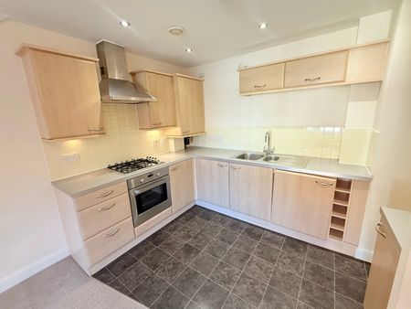 Chaucer Court, East Reach, Taunton - Photo 4