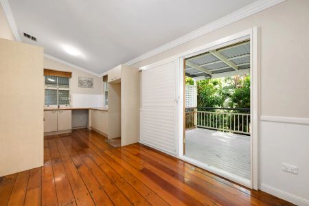 Charming Inner-City Home with Ducted AC & Solar! - Photo 4