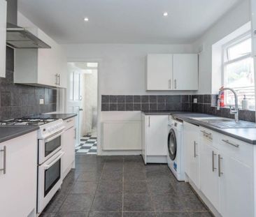 4 bedroom terraced house to rent - Photo 6